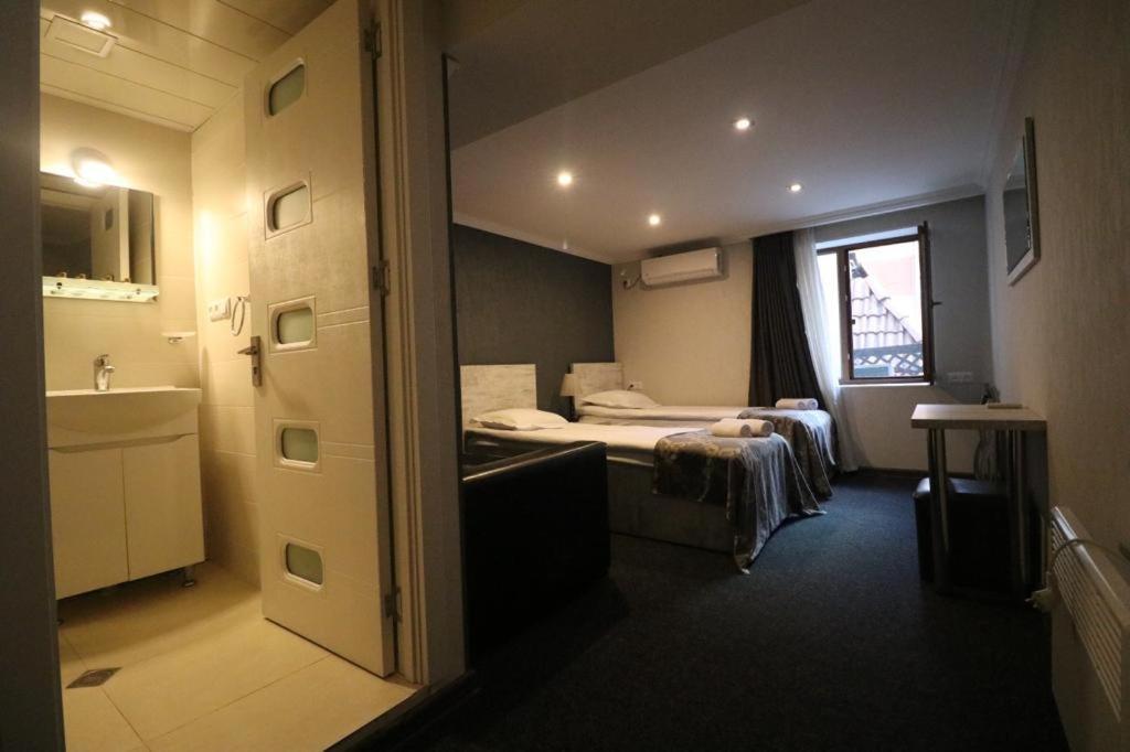Elno Hotel Tbilisi Ngoại thất bức ảnh
