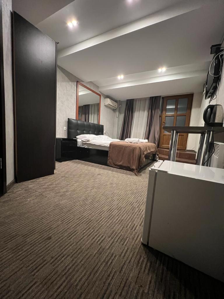 Elno Hotel Tbilisi Ngoại thất bức ảnh