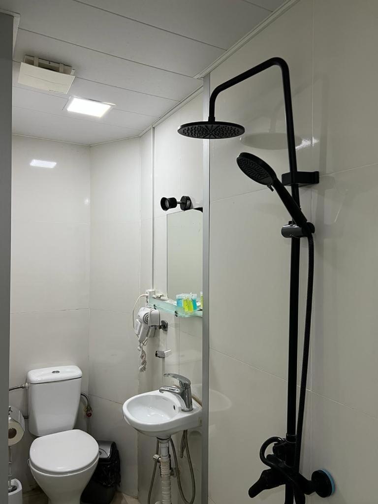 Elno Hotel Tbilisi Ngoại thất bức ảnh