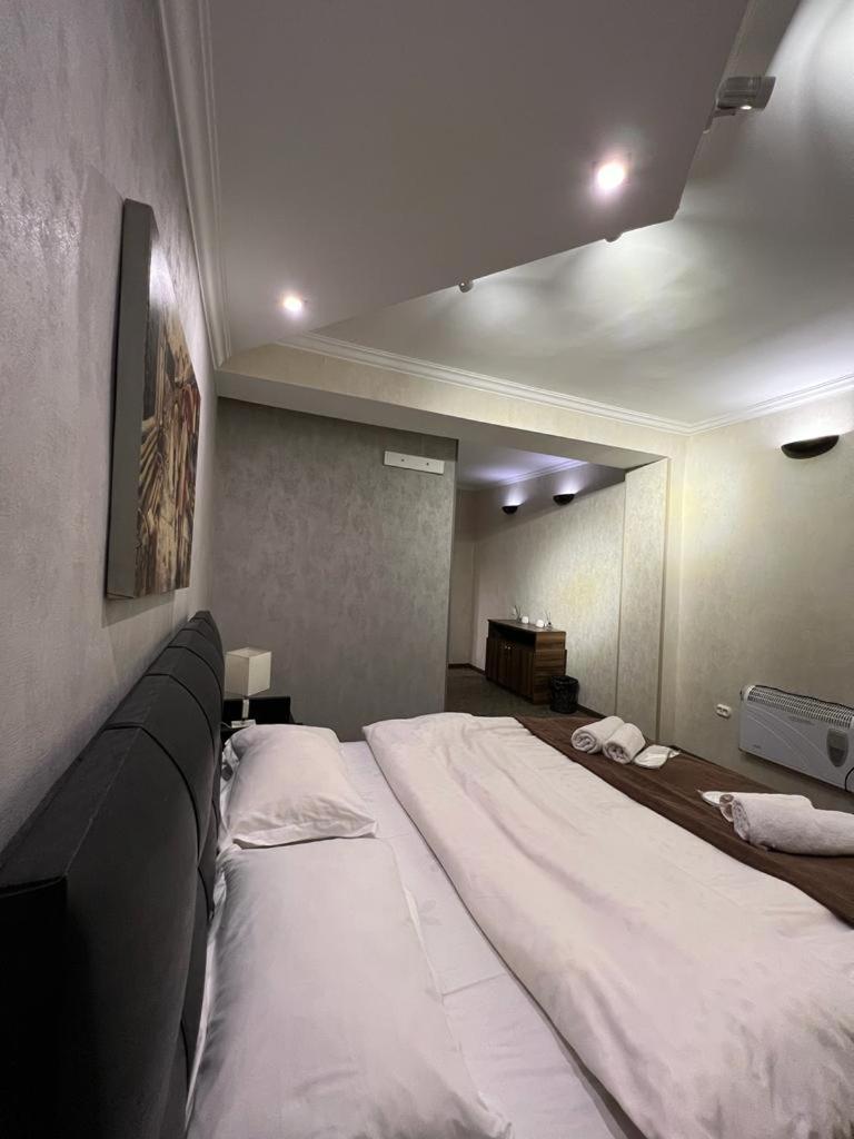 Elno Hotel Tbilisi Ngoại thất bức ảnh