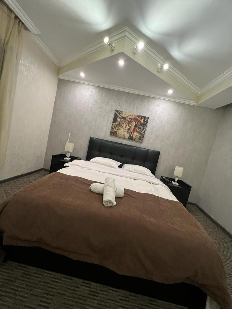 Elno Hotel Tbilisi Ngoại thất bức ảnh