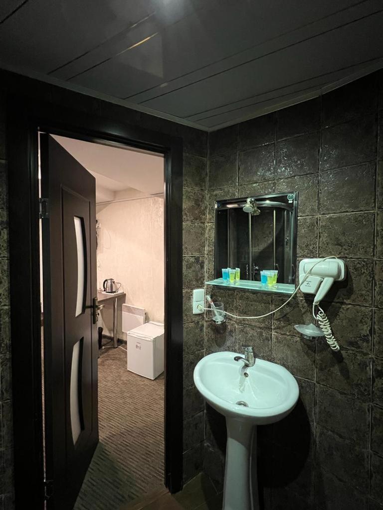 Elno Hotel Tbilisi Ngoại thất bức ảnh
