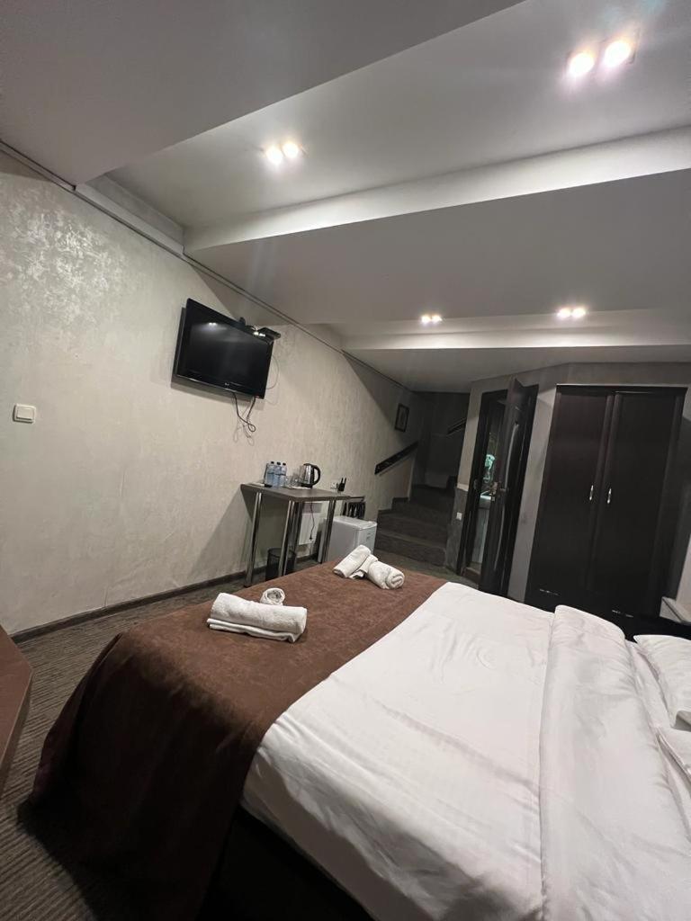 Elno Hotel Tbilisi Ngoại thất bức ảnh
