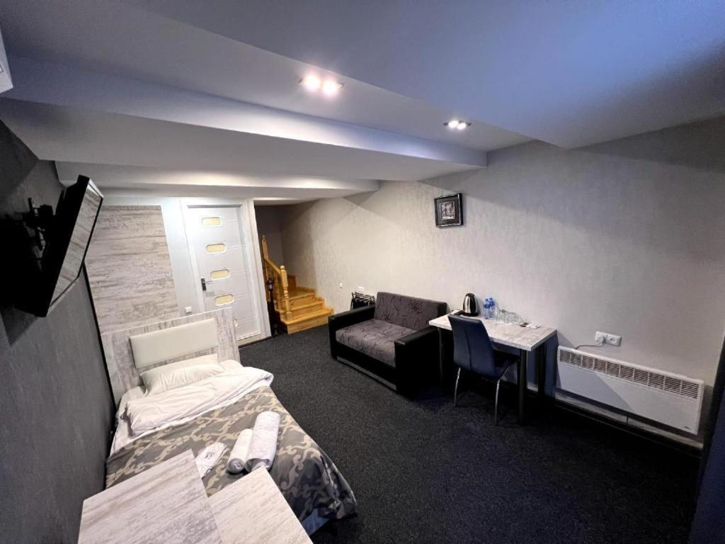 Elno Hotel Tbilisi Ngoại thất bức ảnh