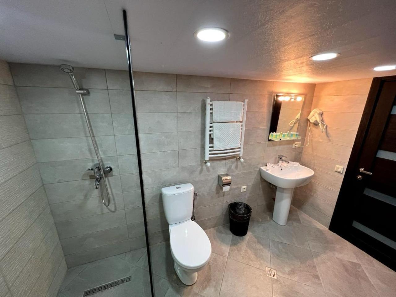 Elno Hotel Tbilisi Ngoại thất bức ảnh
